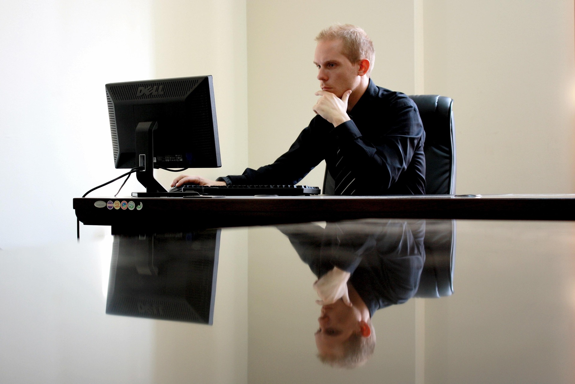 Créer son entreprise en ligne ou faire appel à un expert : que choisir ?